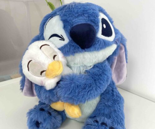 Peluche Stitch câline
